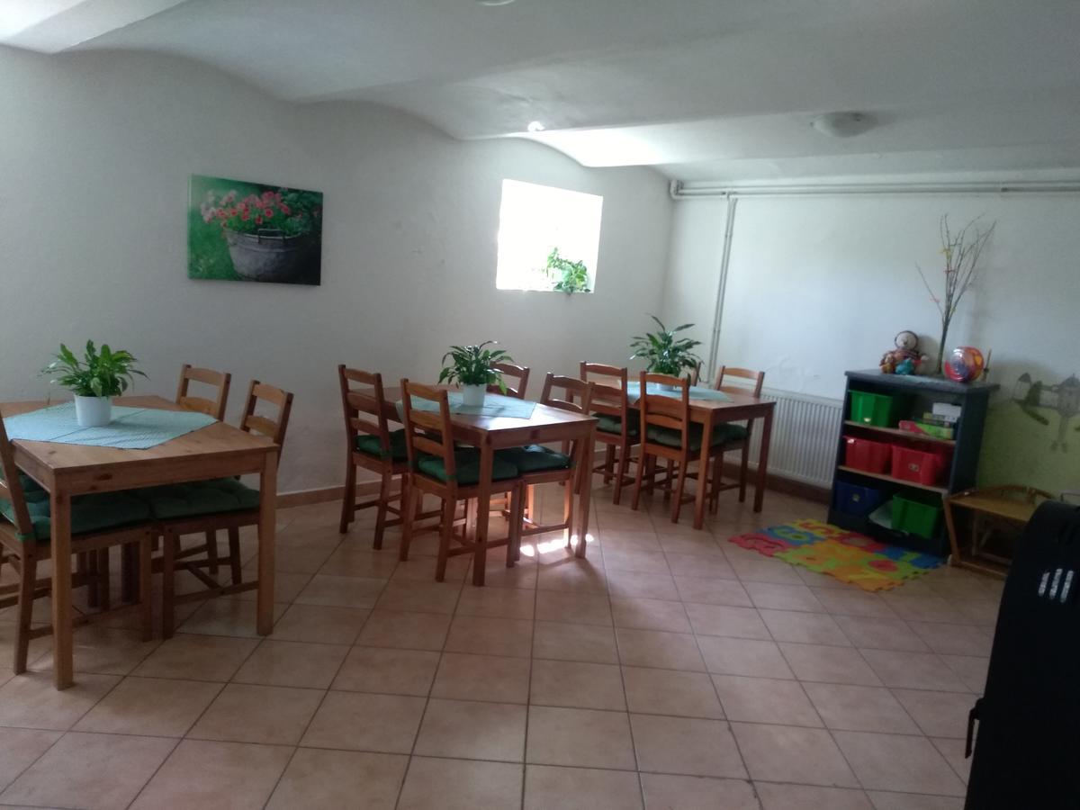 Penzion Slunecnice Dvůr Králové nad Labem Εξωτερικό φωτογραφία